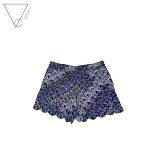 Mid-high waist Scalloped shorts 🐦 Size M.